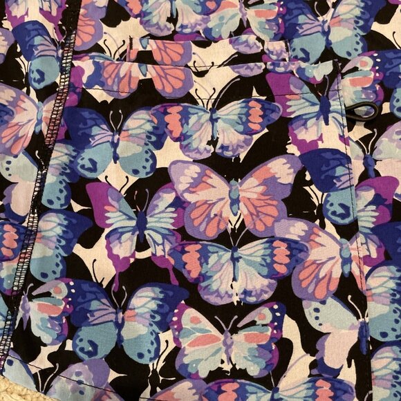 2 Divine Stretch Scrub Top Size M Multicolor Butterflies Pockets Medical Dental - Picture 8 of 12